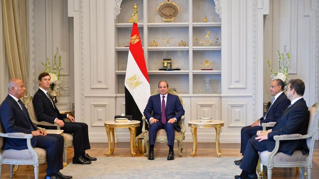 Kushner voert zeldzaam gesprek met Hamas in Egypte voorafgaand aan gesprek met Netanyahu