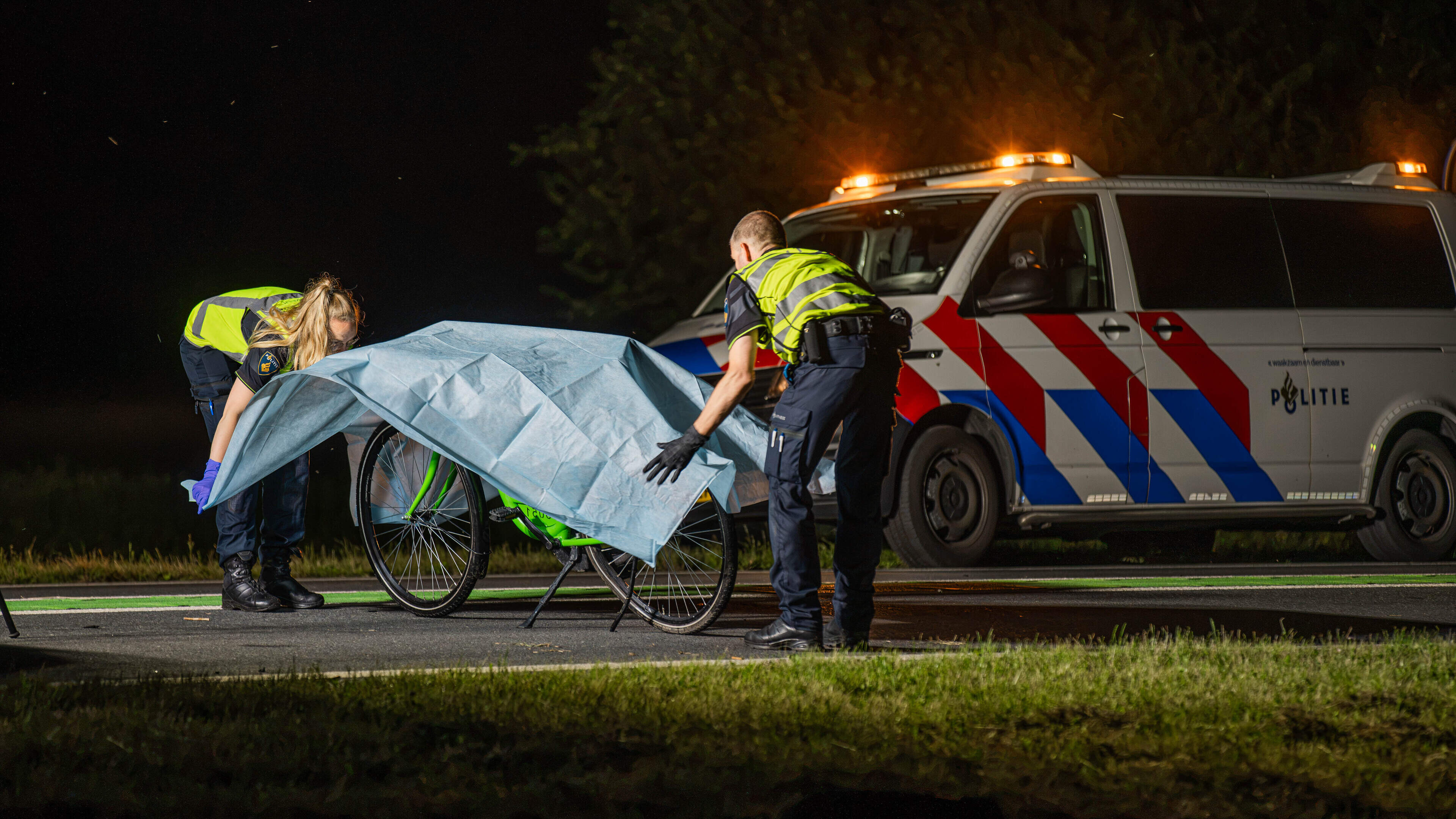 Politie zoekt doorrijder na dodelijk ongeval met fietser (32) in Biddinghuizen
