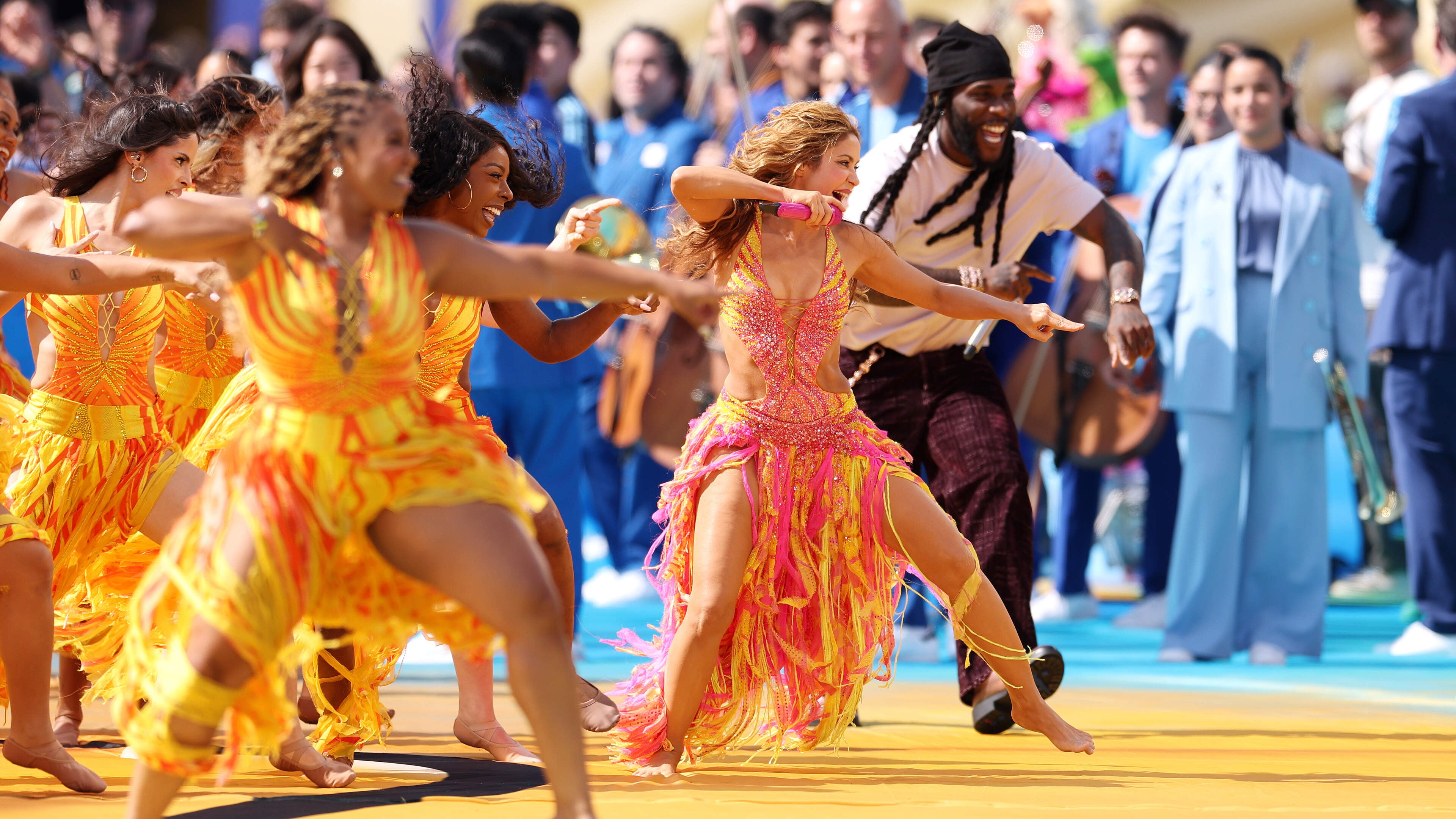 Madonna, Shakira en Bieber zorgen voor meer vuurwerk dan de spelers tijdens halftime show WK-finale