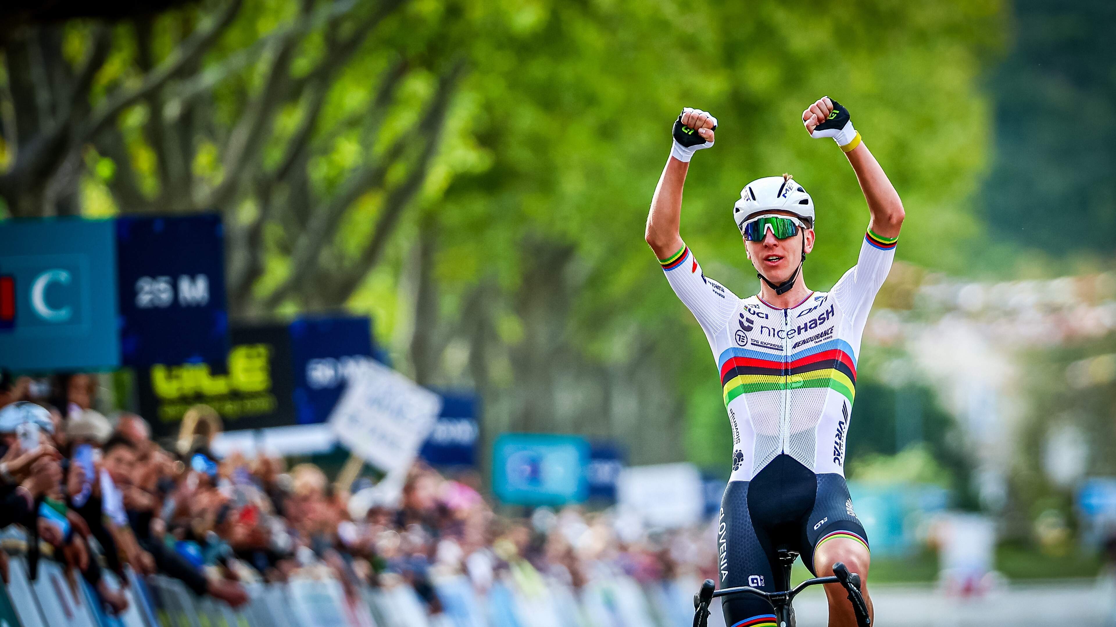 Ongenaakbare Tadej Pogacar voert nieuwe show op en is ook Europees kampioen wielrennen