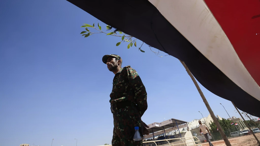 Tientallen doden bij Houthi-aanval op legerbasis in Jemen