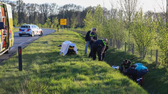 Motorrijder gewond in sloot na eenzijdig ongeval