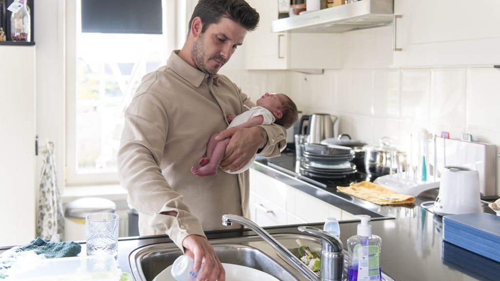 Kabinetsplannen om ouderschapsverlof te versoberen 'stap terug voor gendergelijkheid'
