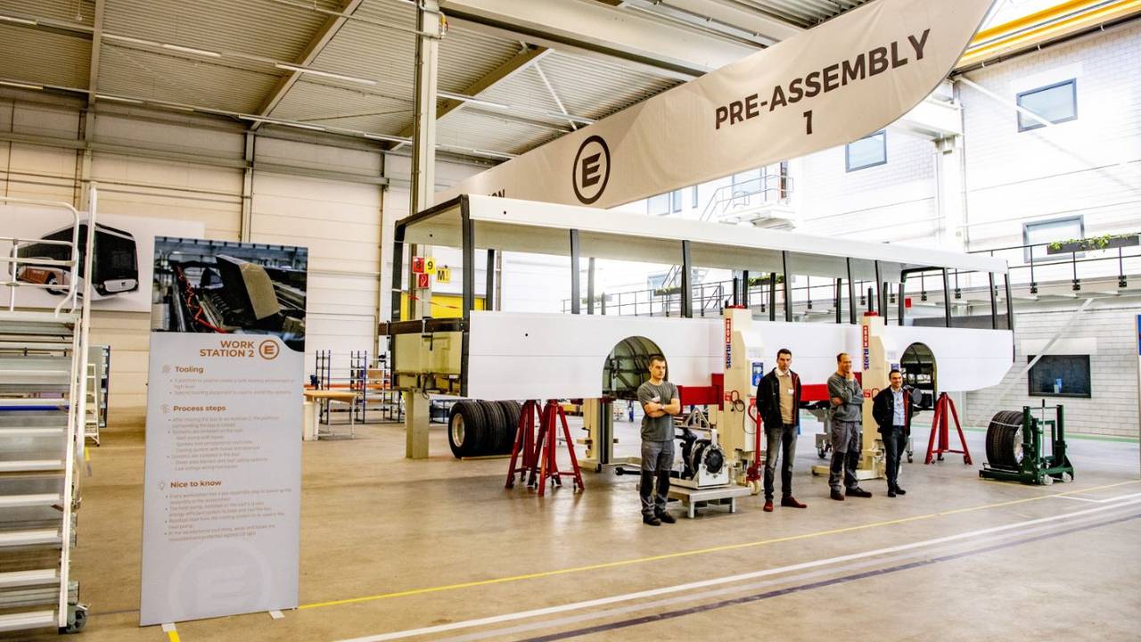 Fabrikant Ebusco levert bussen niet op tijd en gaat onderuit op de beurs