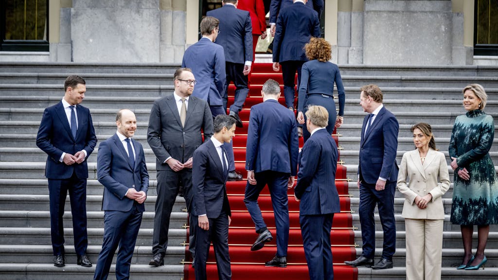 Oppositie test bereidheid minderheidskabinet tot compromissen: ‘Leunt het naar links of naar rechts?’