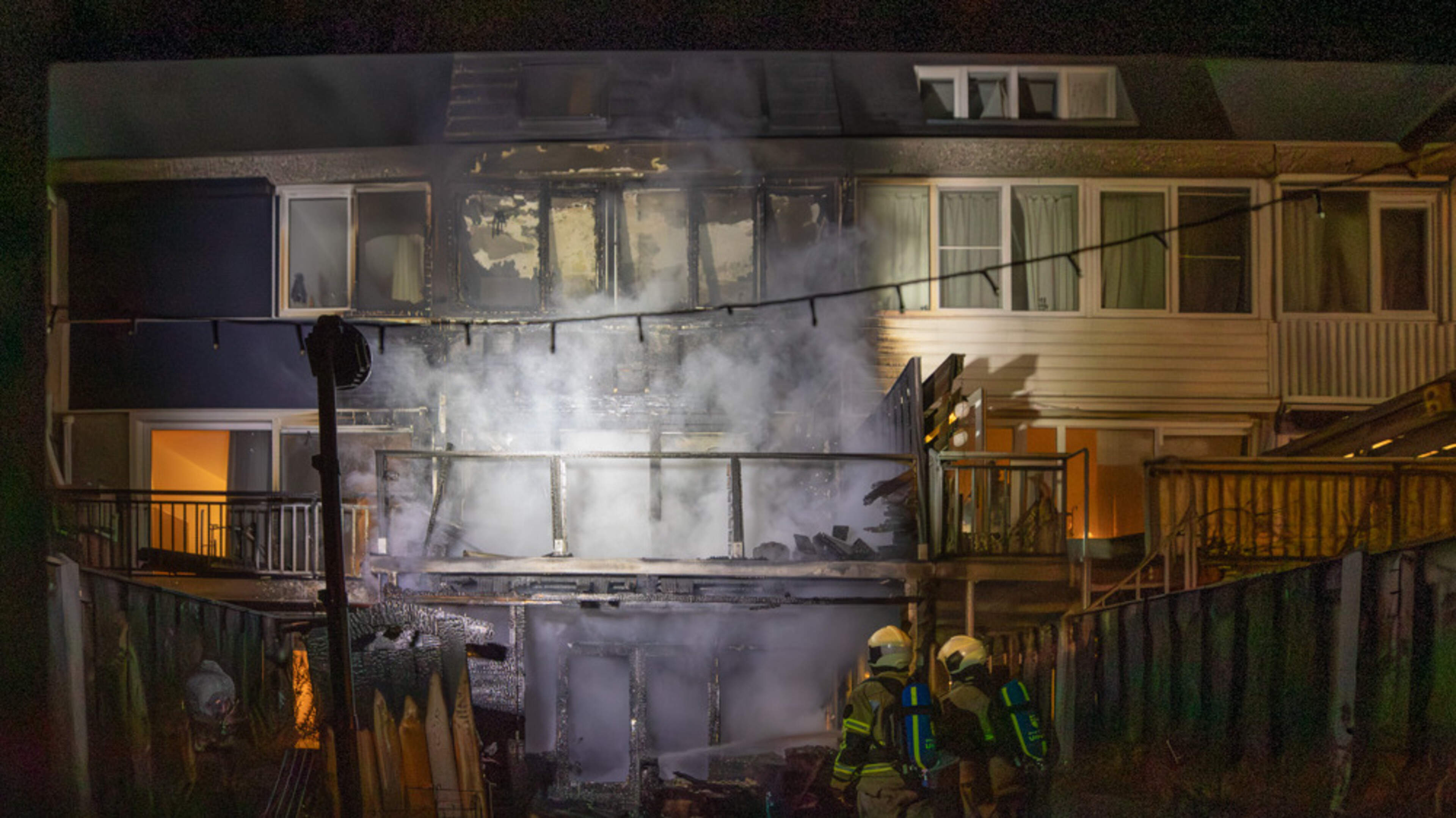 Hevige woningbrand in Soest: huis op alle verdiepingen in lichterlaaie