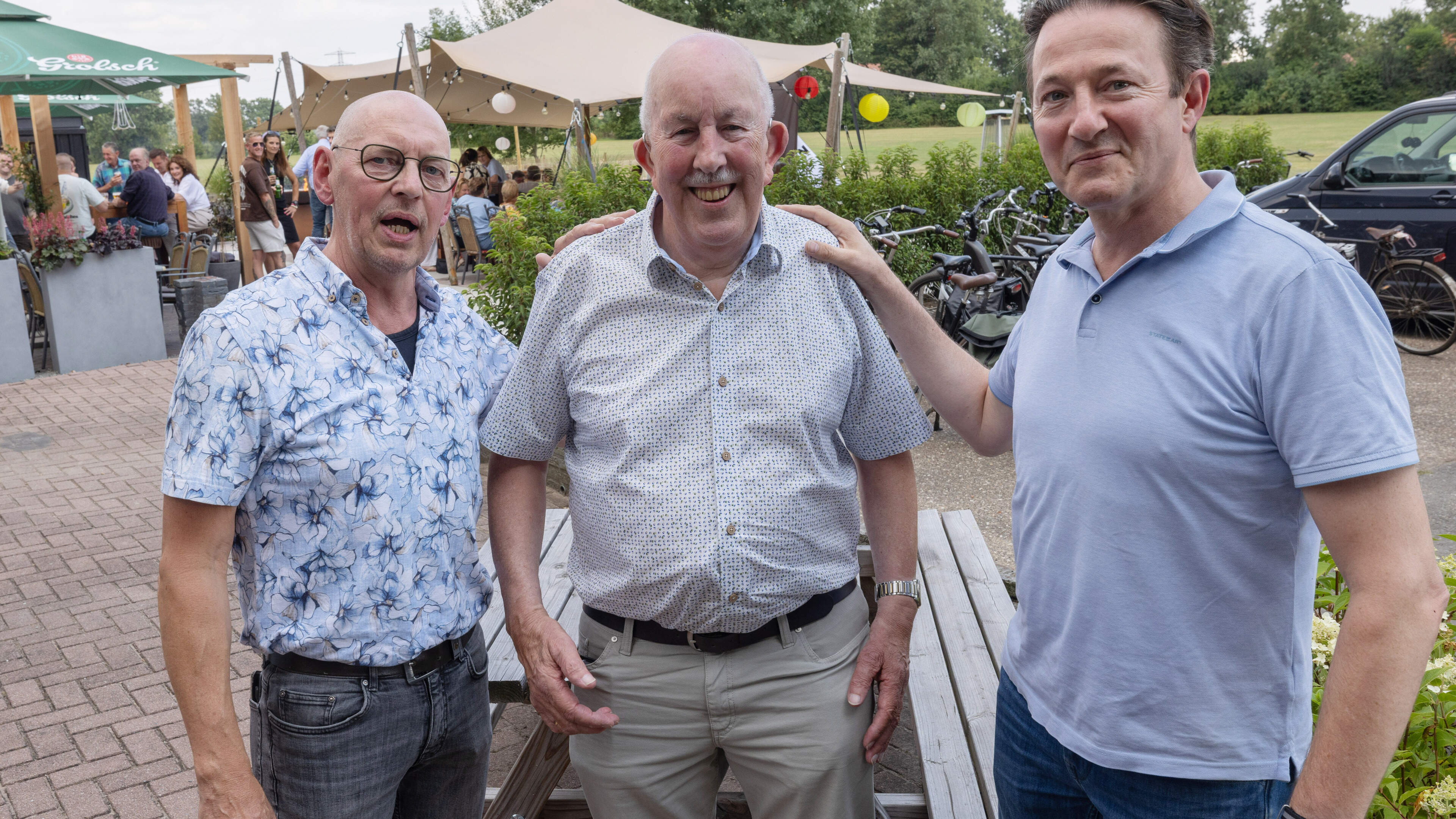 Henk (76) werkt al 60 jaar voor hetzelfde timmerbedrijf, maar gaat nu met pensioen: ’Ik ga geen hamer meer optillen’