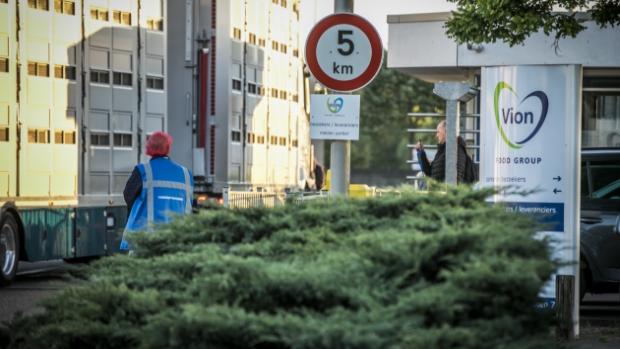 China voert heffingen in op Europees varkensvlees als vergelding voor heffing op e-auto’s