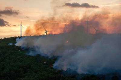 Grote natuurbrand teistert Zuid-Frankrijk