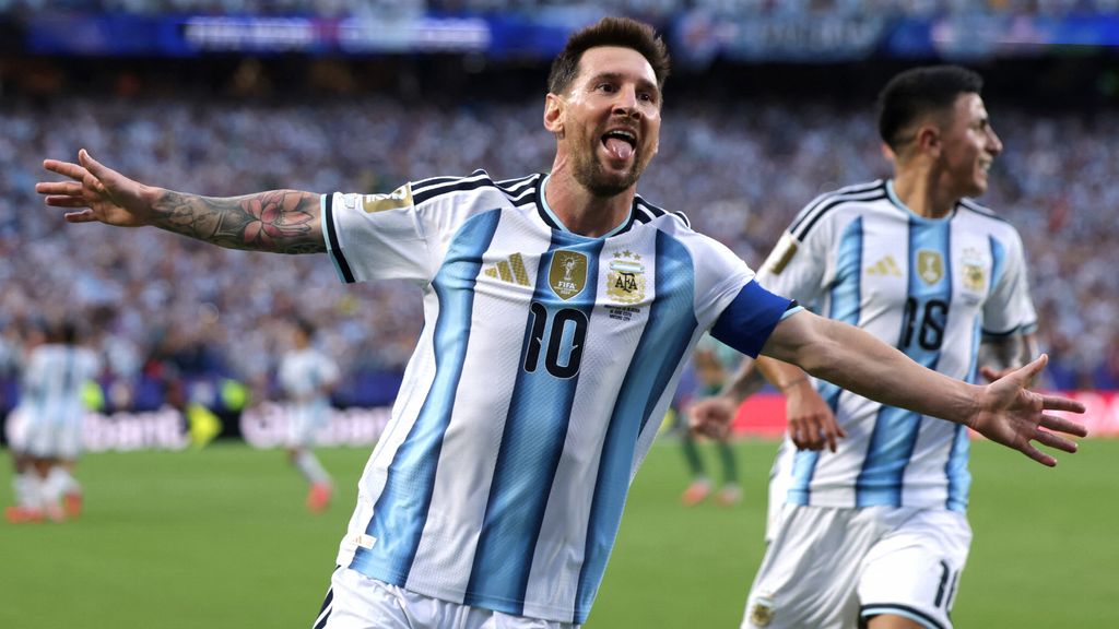Messi schrijft historie bij zege op Algerije, evenaart Klose als WK-topscorer aller tijden