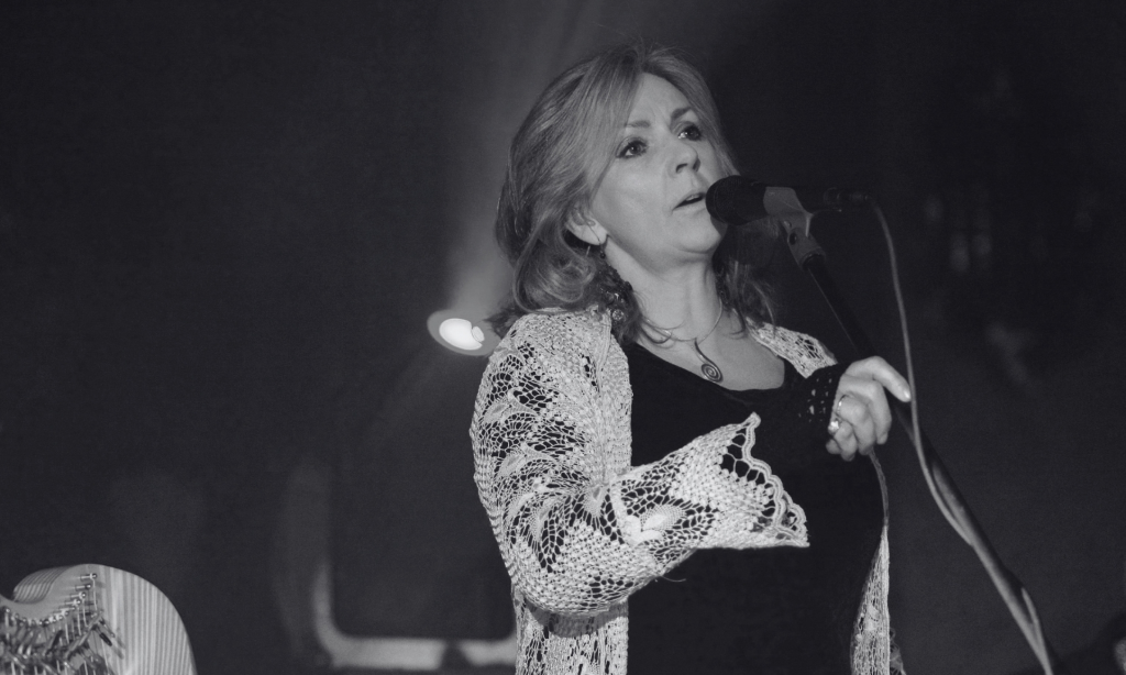 Ierse zangeres Moya Brennan (73), bekend van Clannad en geliefd in christelijk Nederland, overleden