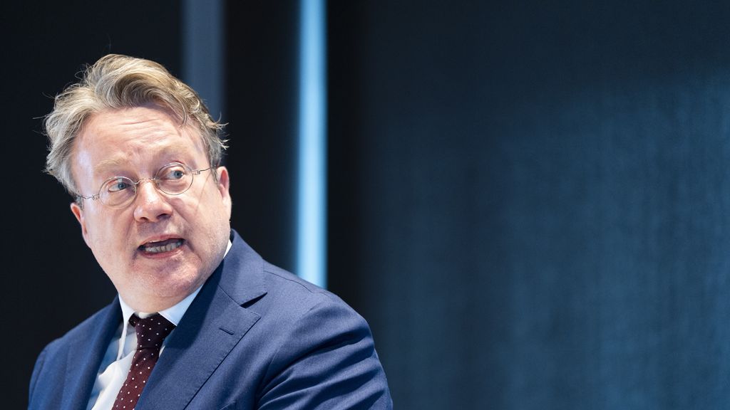 Bankenbaas: houd loonstijging gematigd om inflatie te remmen