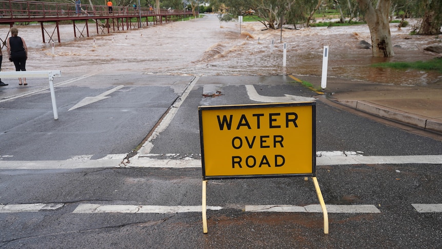 Emergency powers invoked as flood risk rises across Central Australia