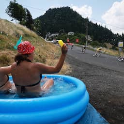 Al twaalf dagen extreme hitte in Tour: 'Van water in bidon kun je thee zetten'