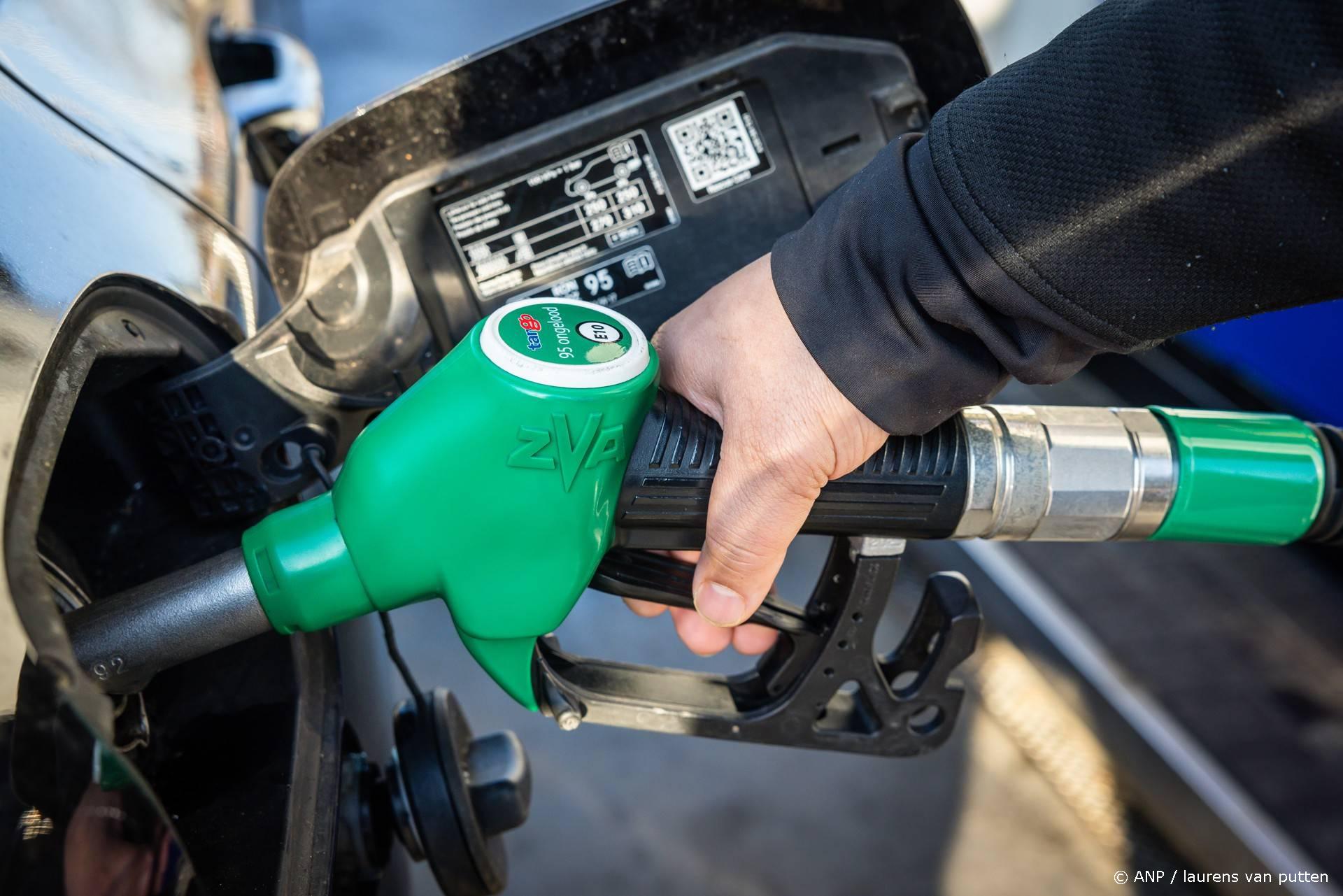 Prijzen aan de pomp dalen om hoop op heropening Straat van Hormuz