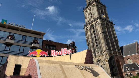 Fietsspektakel op de Grote Markt: ‘Alsof het er altijd is’
