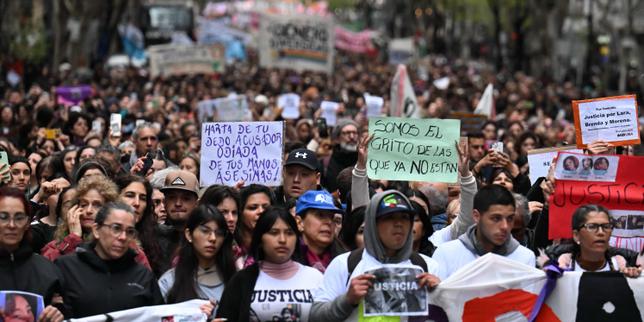 Après un triple féminicide en Argentine, plusieurs milliers de manifestants réclament justice à Buenos Aires