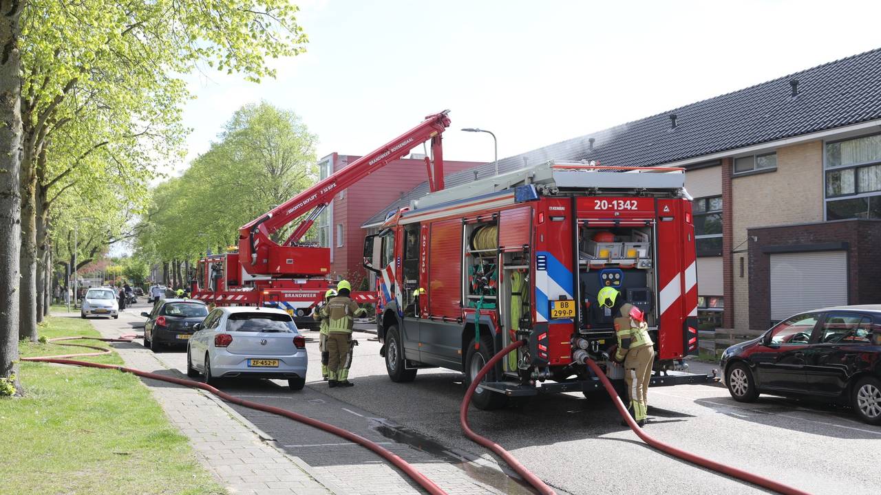 Twee mensen gewond na grote woningbrand in Roosendaal