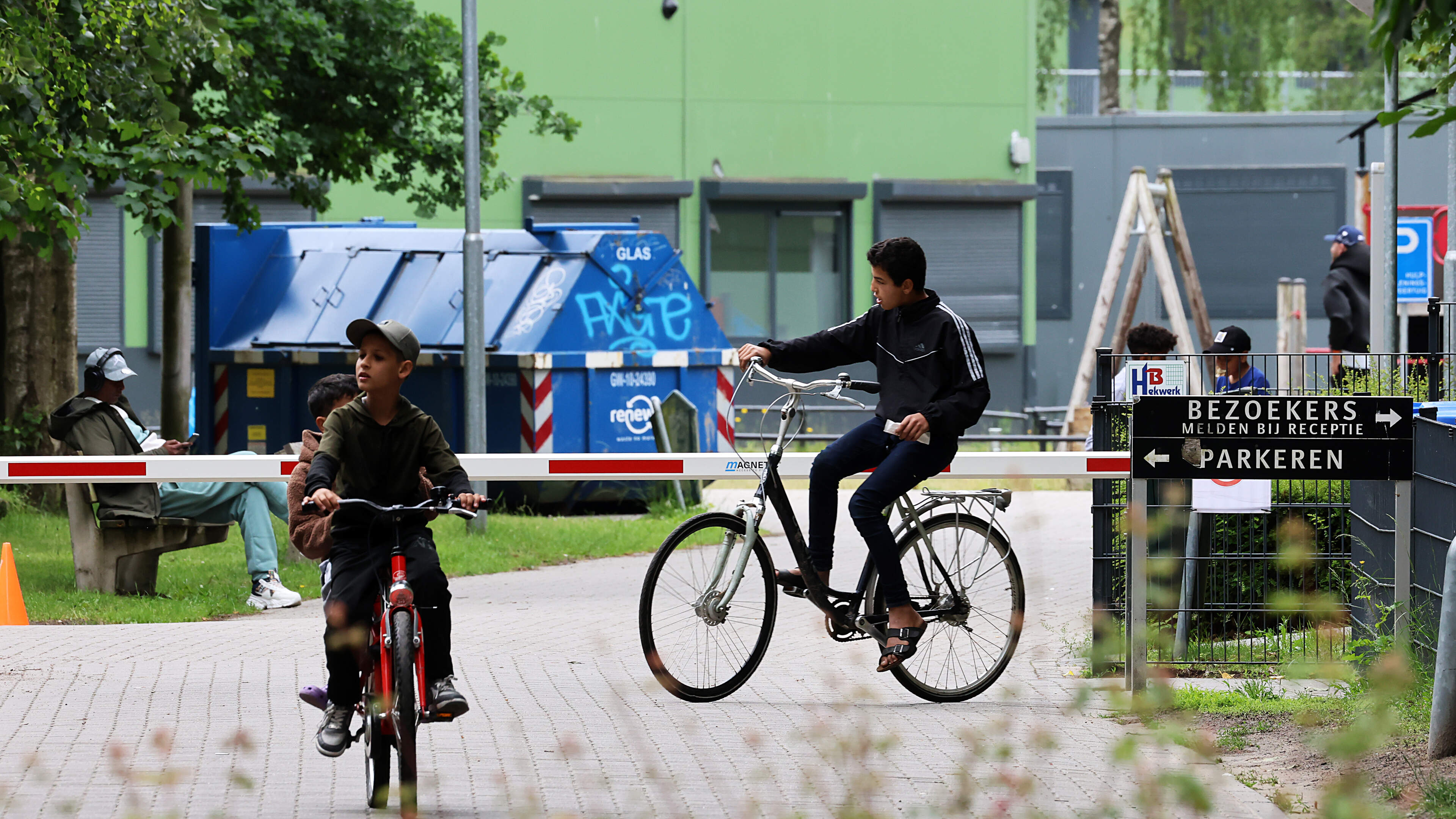 Oók azc in Harderwijk blijft gedwongen langer open ten koste van nieuwbouwwijk: ’De buurt lijdt al 10 jaar’