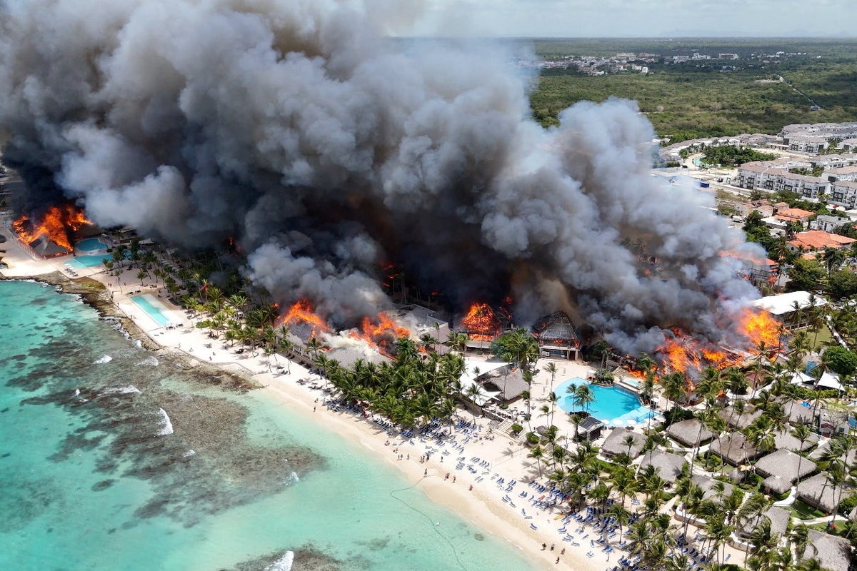 Nearly 1,700 tourists evacuated after fire destroys Dominican Republic resort