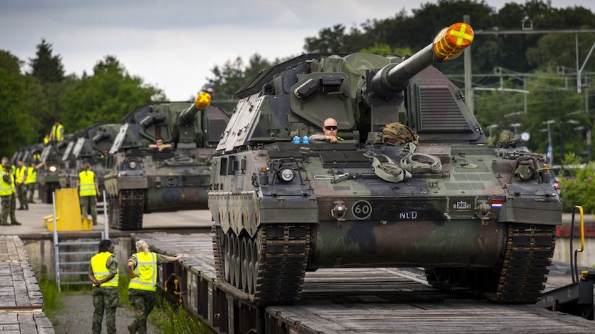 Rekenkamer: Nederlandse wegen en spoor voldoen niet aan NAVO-eisen voor militair transport