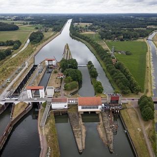 Door de droogte zijn deze sluizen voor het eerst gesloten. ‘Ramp voor de regio’