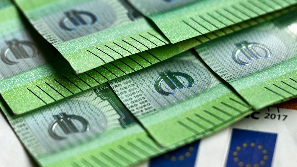 Drie verdachten aangehouden op verdenking van witwassen van 100 miljoen euro