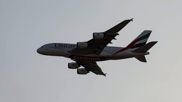 Vliegverkeer Dubai gedeeltelijk hervat na tijdelijke stillegging