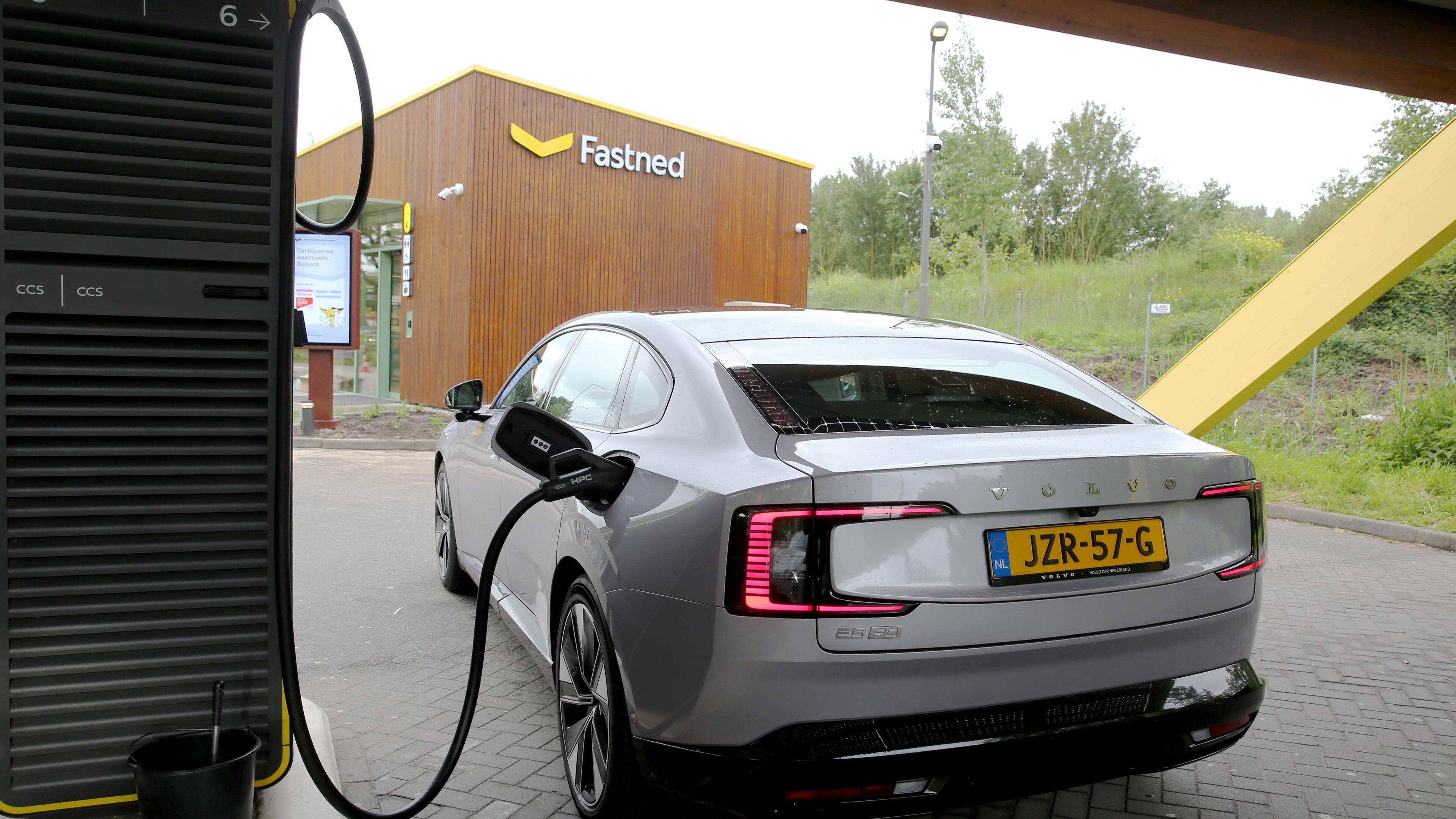 Meer dan helft nieuwe auto's in 2027 elektrisch door ’brandstofboete’