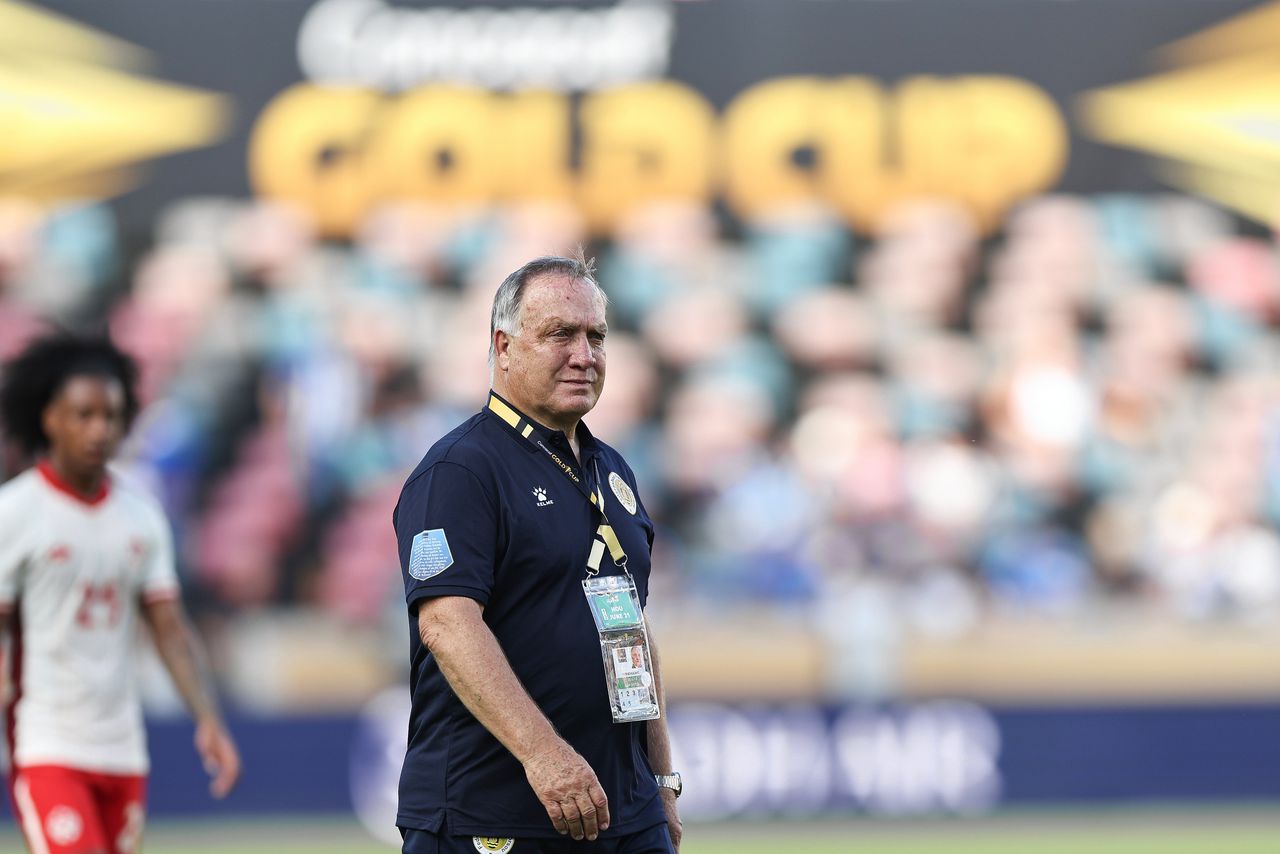 Dick Advocaat stopt als bondscoach Curaçao om gezondheidsproblemen dochter