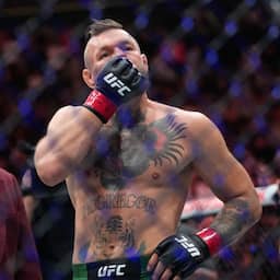 McGregor geeft bij merkwaardige UFC-rentree al na een minuut op met blessure