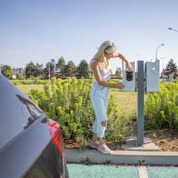 Elektrisch op vakantie wordt steeds makkelijker, maar laadkosten verschillen flink
