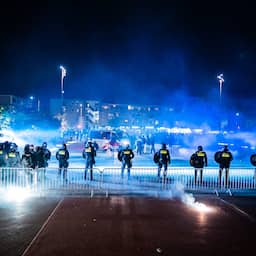 Meerdere azc's schrappen open dag, Schoof veroordeelt gewelddadige protesten