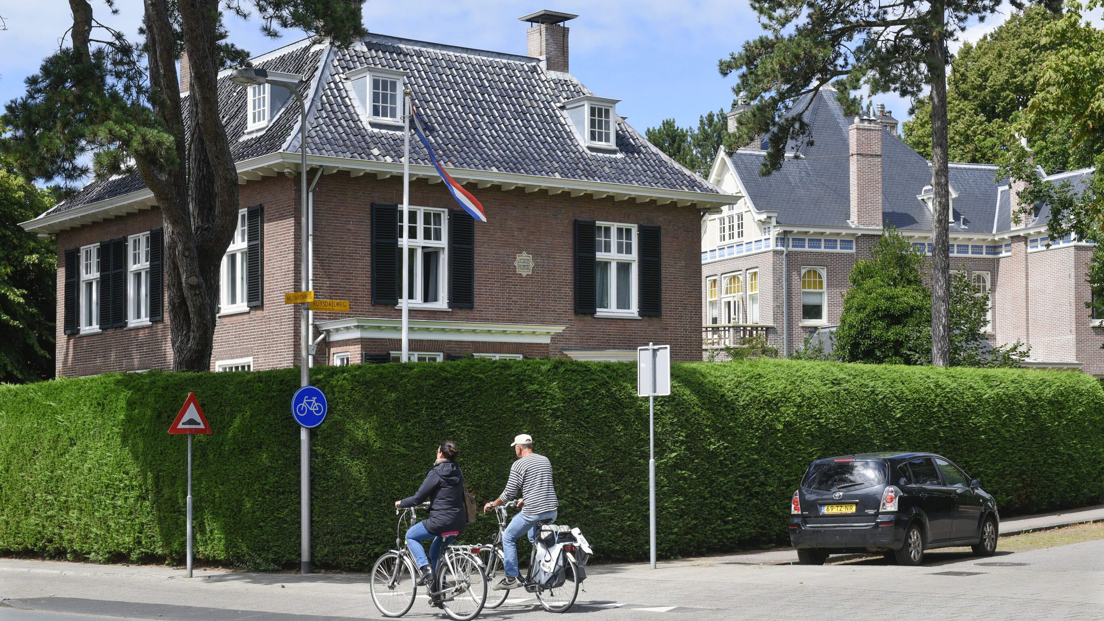 Nederland is 17.000 miljonairs rijker, en steeds vaker werken ze in loondienst; zoveel zijn er in jouw gemeente