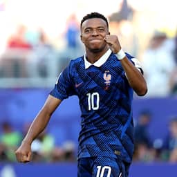 Frankrijk wint door rake penalty Mbappé van Paraguay in vervelend WK-duel