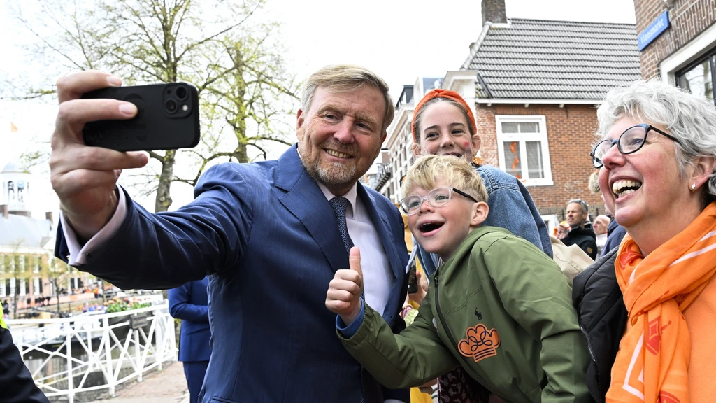 Koninklijke familie voltooit bezoek aan Dokkum: 'Tige tank'