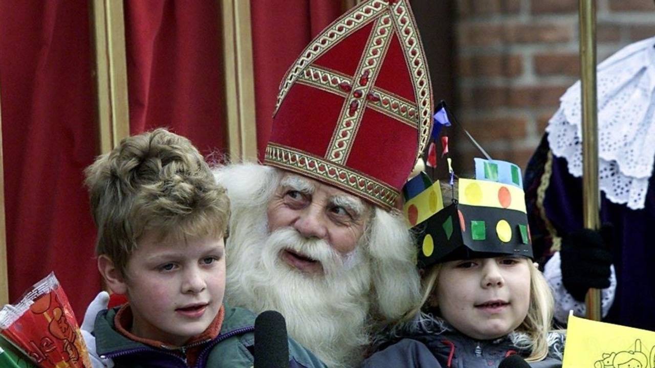 Sint meert aan in Grave: zo zag de laatste Brabantse intocht er in 2000 uit
