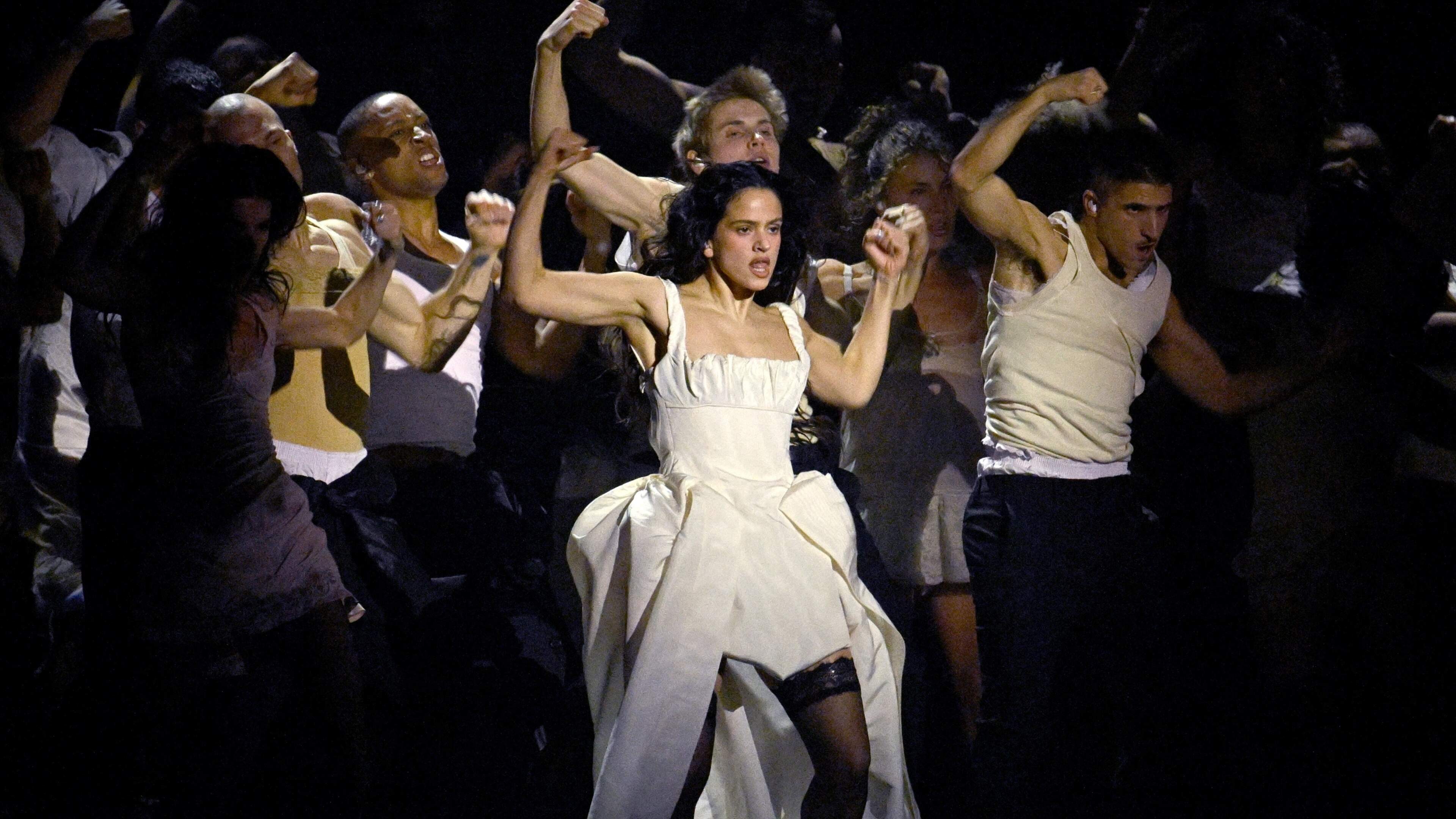 Rosalía in Ziggo Dome ijzersterk, maar Spaanse sensatie blijft aanraakbaar en neemt op podium tijd voor fan met geheim