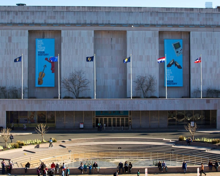 Trump escalates Smithsonian attack with order for signs outside history museum