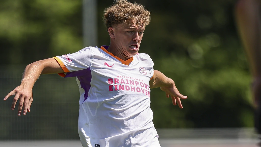 PSV, met voor het eerst Mijnans, en Feyenoord boeken zege in oefenduel