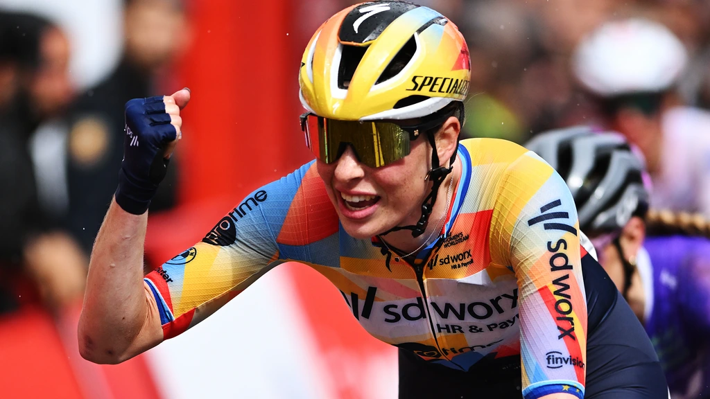 Bredewold verrast met zege in vijfde etappe van Vuelta Femenina, dankzij Kopecky