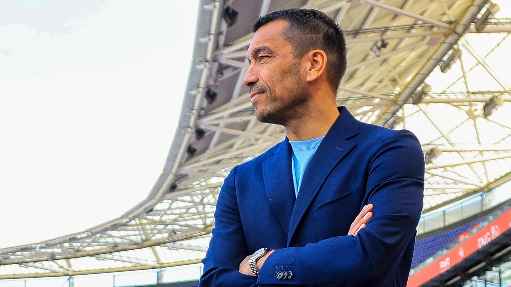 Van Bronckhorst terug in De Kuip: 'Ik was wel verrast toen me de vraag werd gesteld'