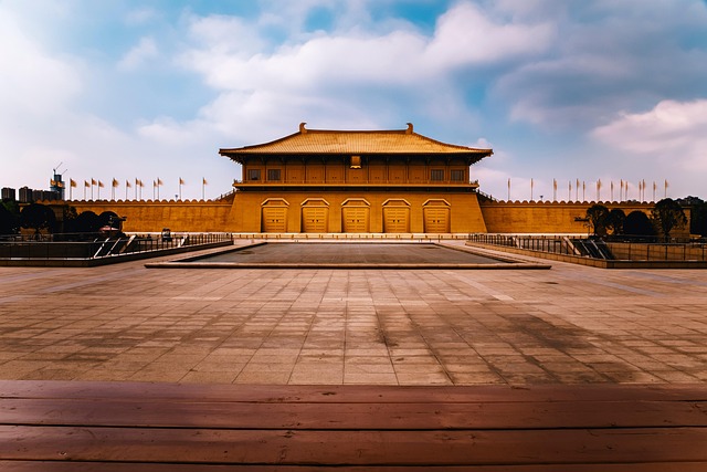 Trump’s disappearing China hawks