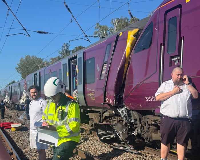 Train driver dies and 89 people injured after two trains collide near Bedford