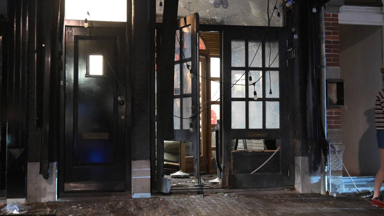 Harde knal in Breda: explosief vernielt gevel restaurant