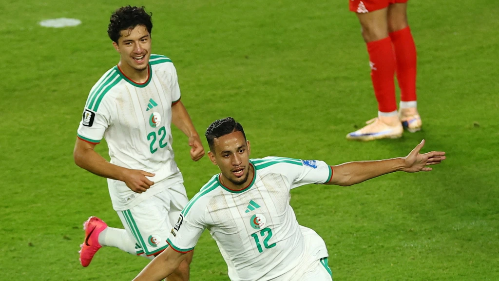 Algerije schakelt WK-debutant Jordanië uit en mag zelf blijven hopen op vervolg