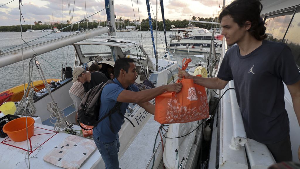 Mexicaanse marine zoekt twee vermiste schepen met hulp voor Cuba