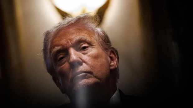 Trump zinspeelt op royement van Spanje als NAVO-lidstaat