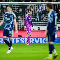 Ajax-keeper Paes oordeelt hard na nederlaag bij Groningen: 'We zijn geen team'