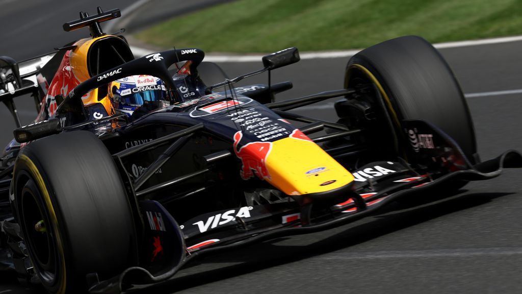 Zesde plek voor Verstappen na start in achterhoede, Russell wint GP Australië